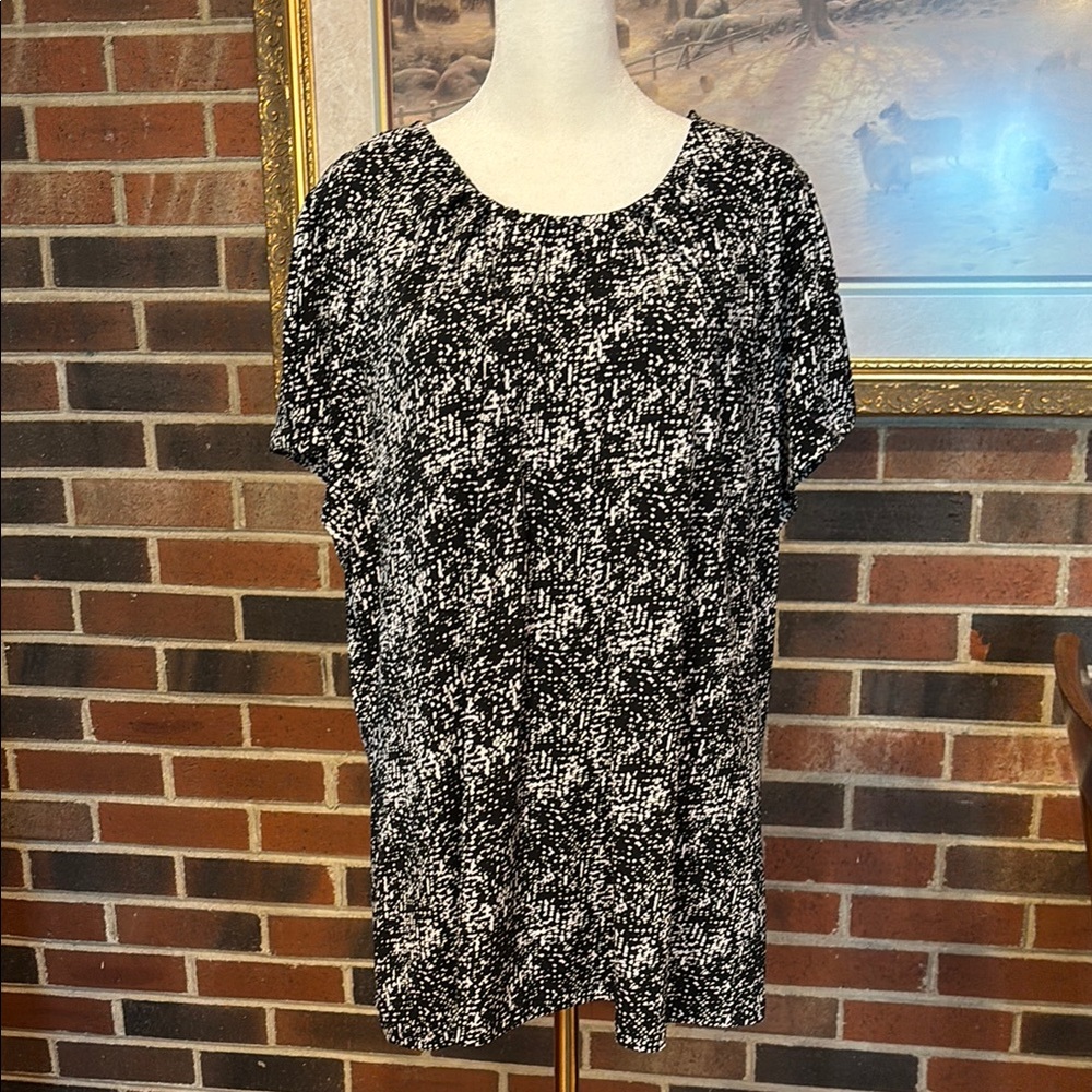 Worthington Black and White Relaxed Short Sleeve Tee size 2X